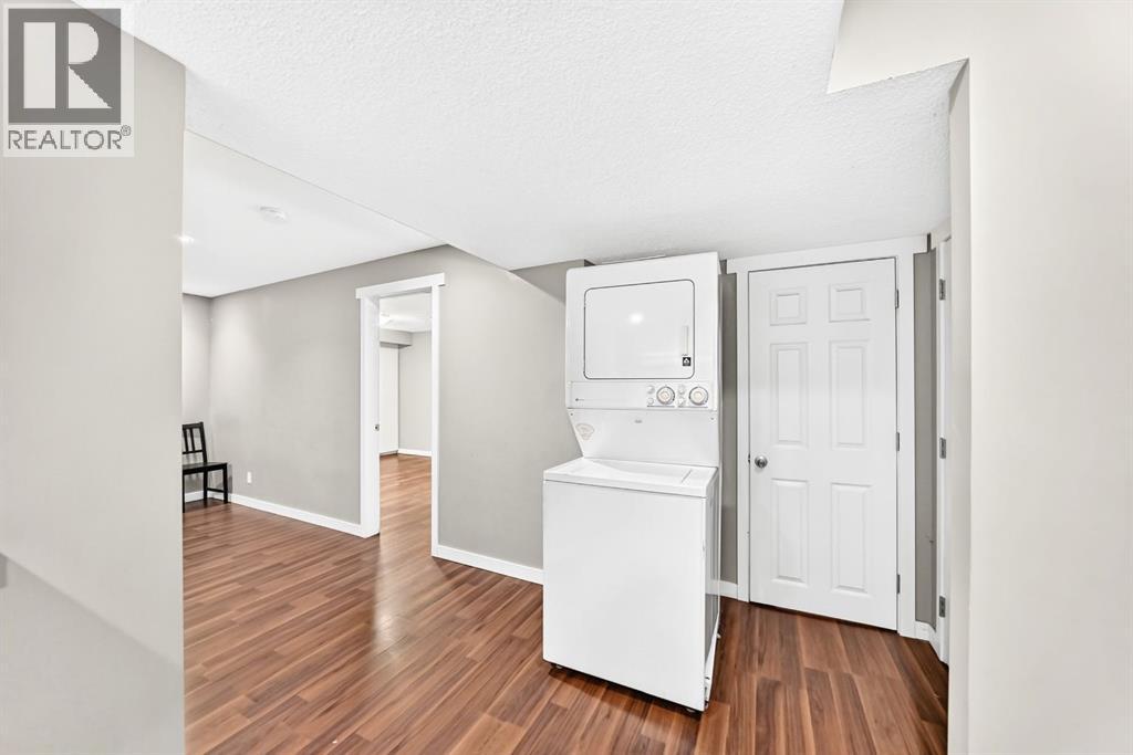 277 Saddlecrest Way NE - 40