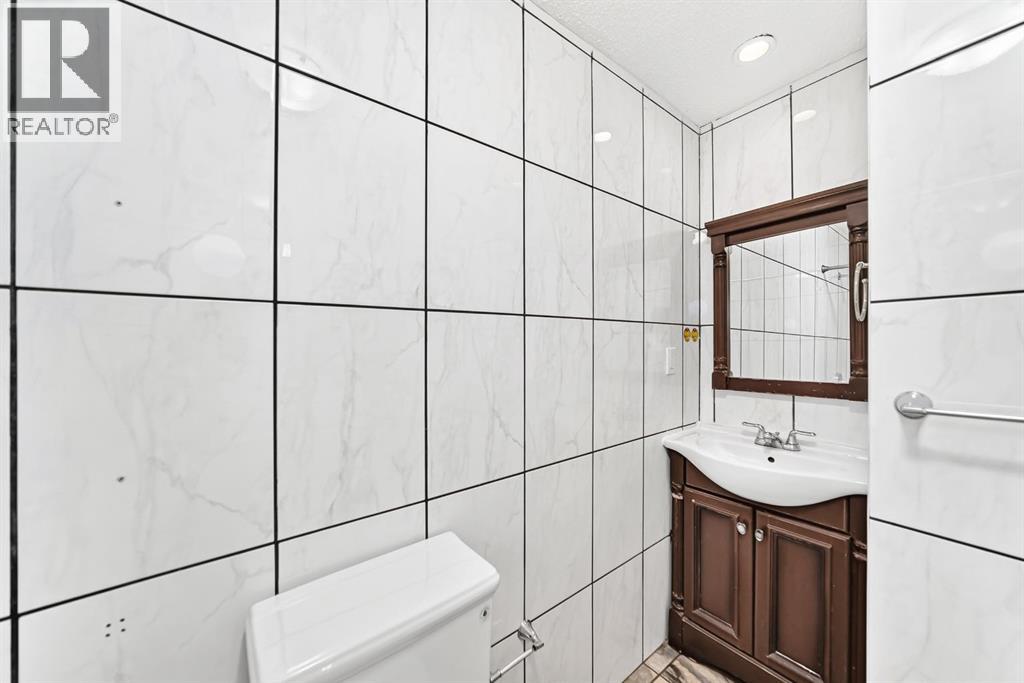 277 Saddlecrest Way NE - 39