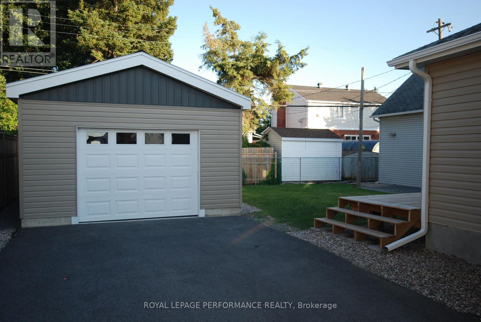 1482 LAPERRIERE AVENUE - 3