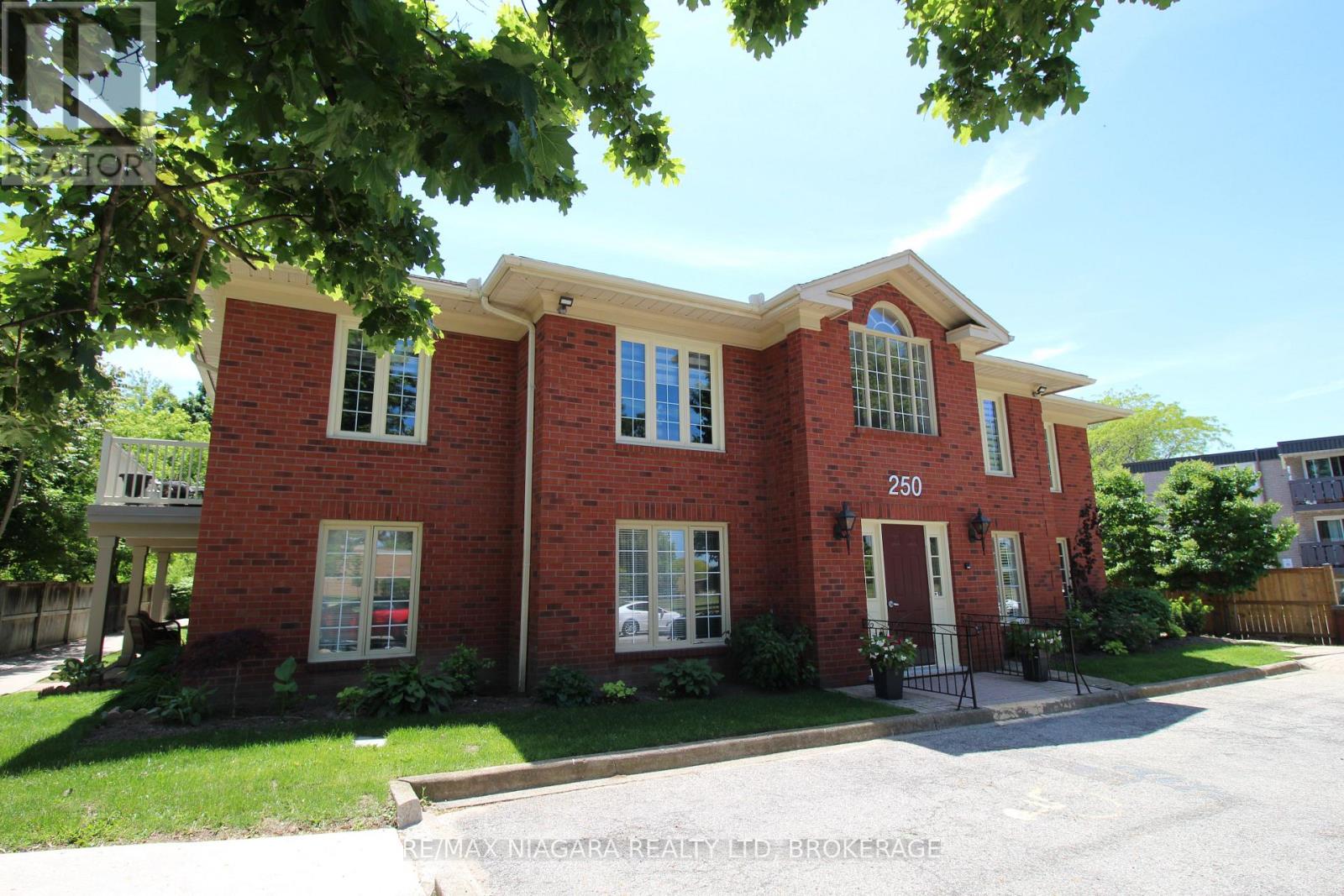 #202 250 LINWELL ROAD - 1