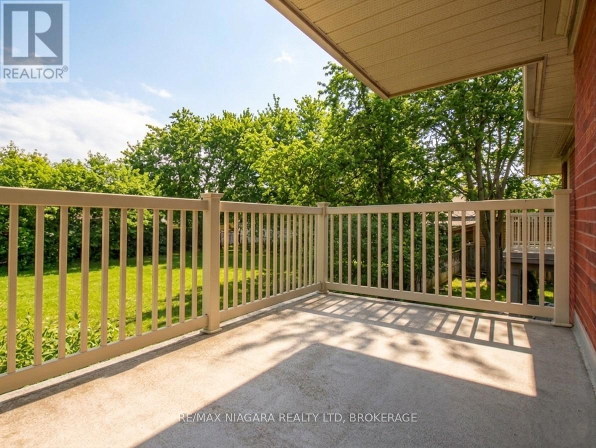 #202 250 LINWELL ROAD - 11