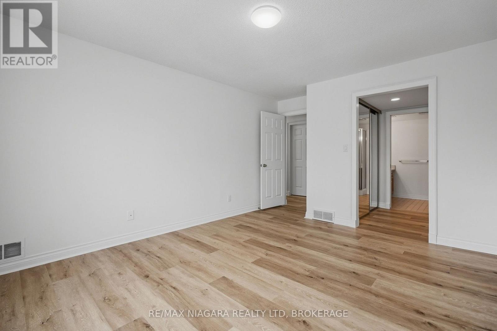 #202 250 LINWELL ROAD - 15