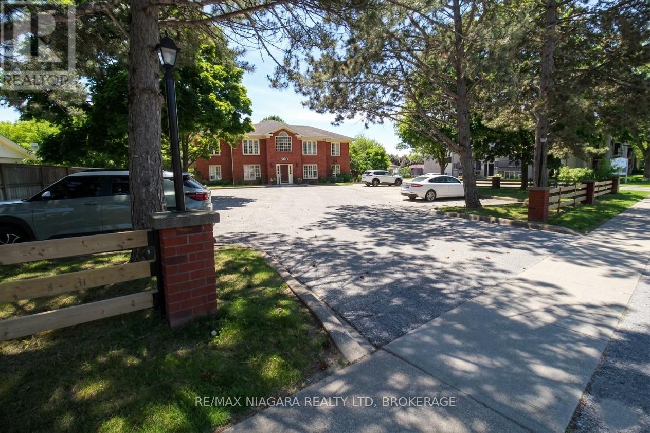 #202 250 LINWELL ROAD - 2