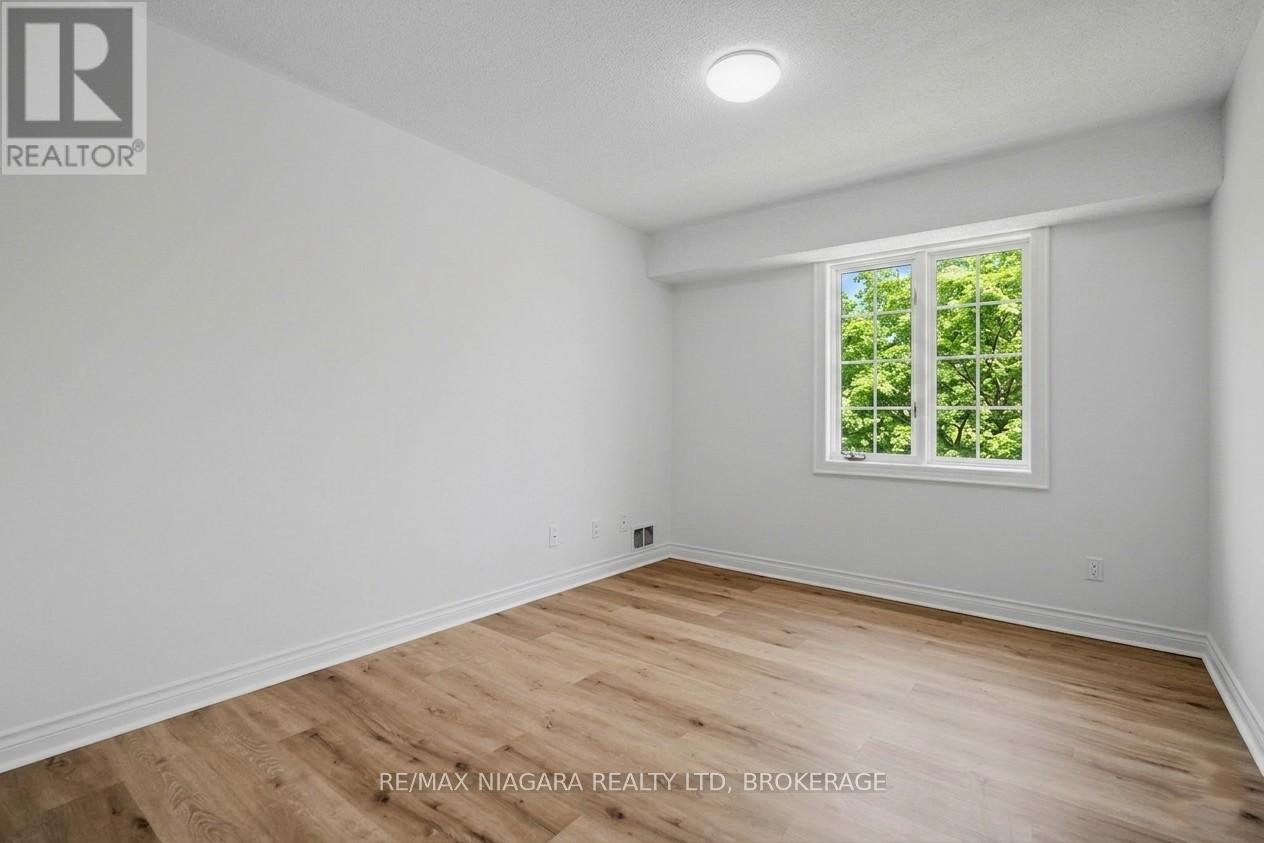 #202 250 LINWELL ROAD - 23