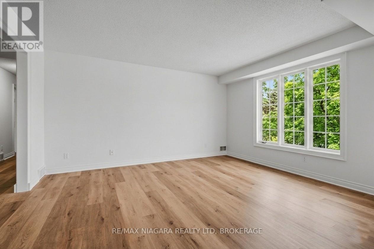 #202 250 LINWELL ROAD - 8