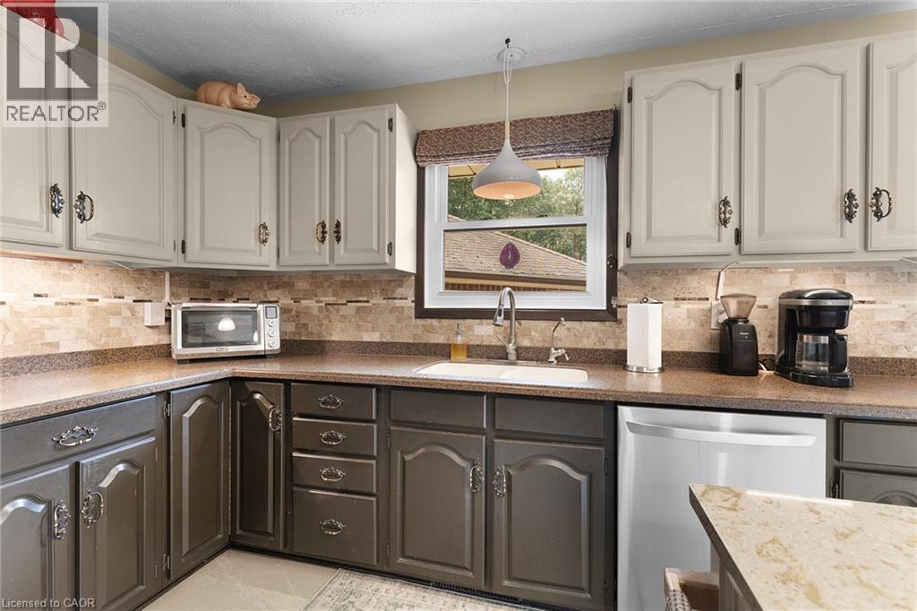 2733 RHINELAND Road - 27