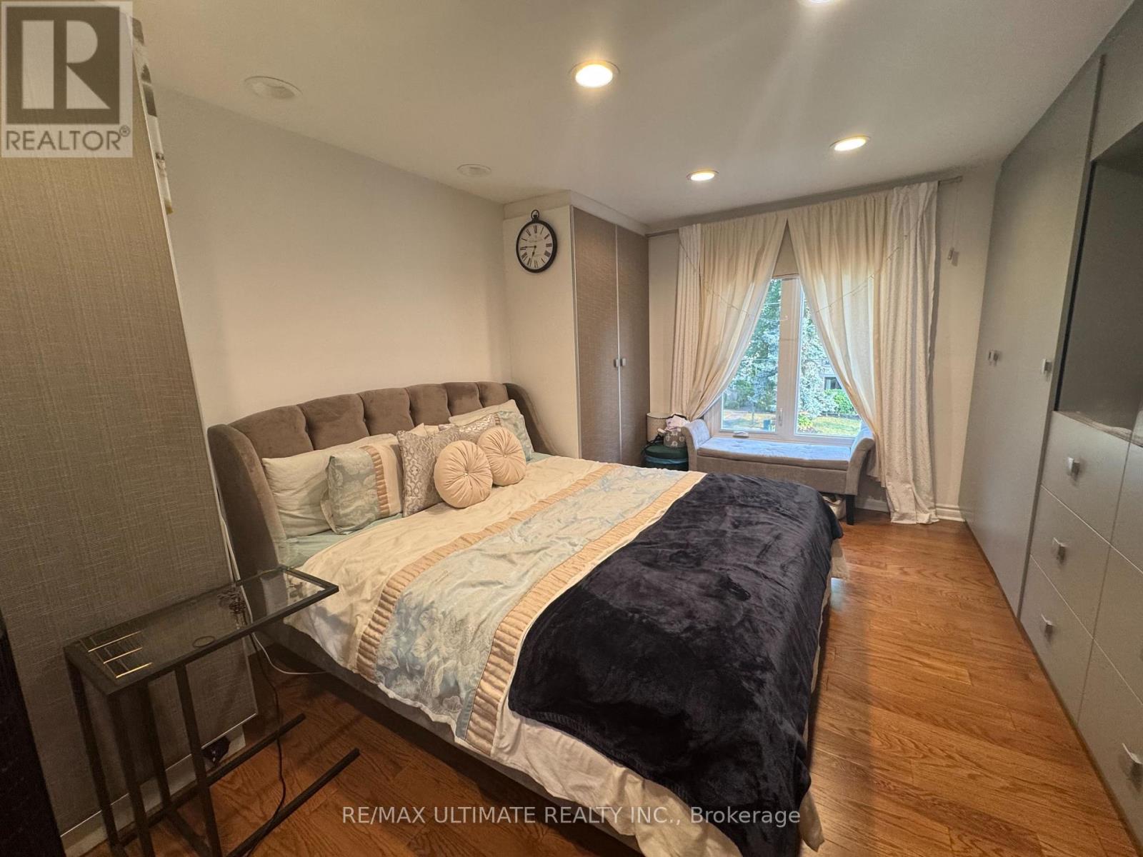 10 NOEL AVENUE - 12
