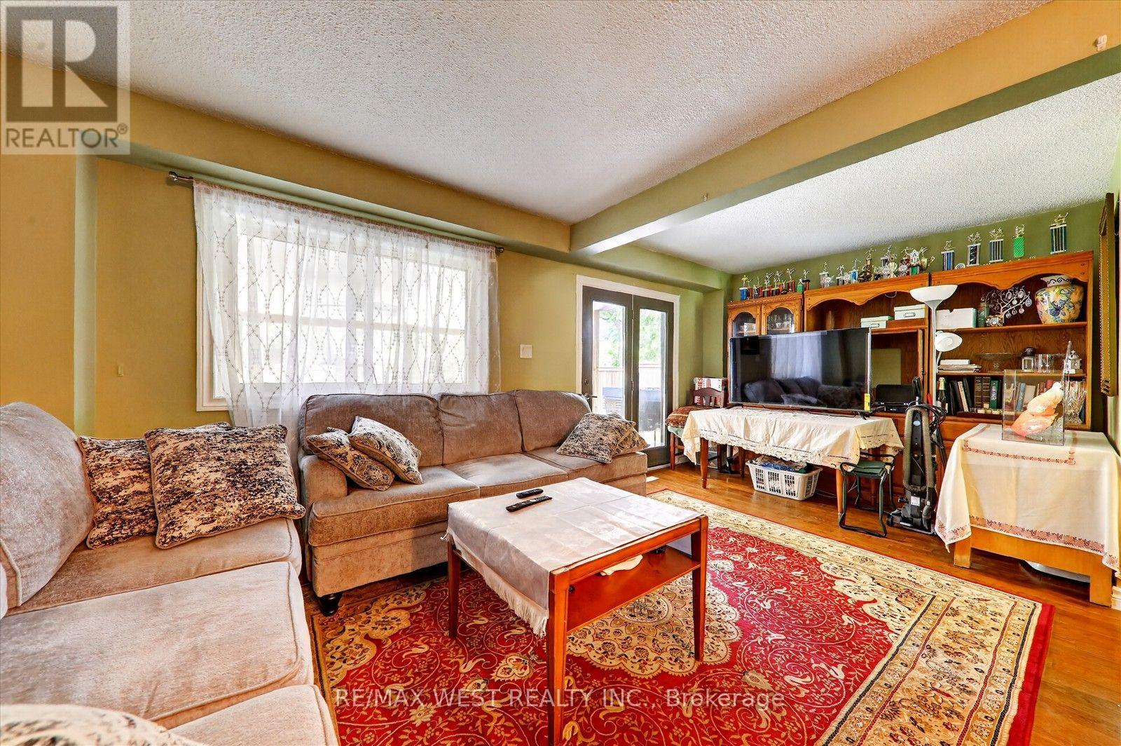 66 BUSHWOOD COURT - 14