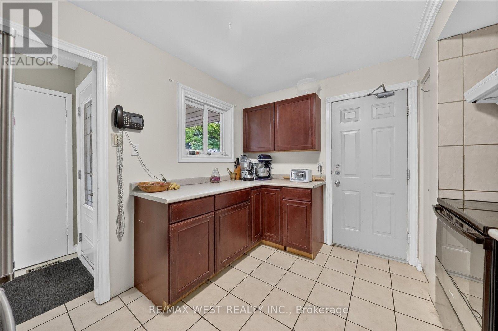 66 BUSHWOOD COURT - 8