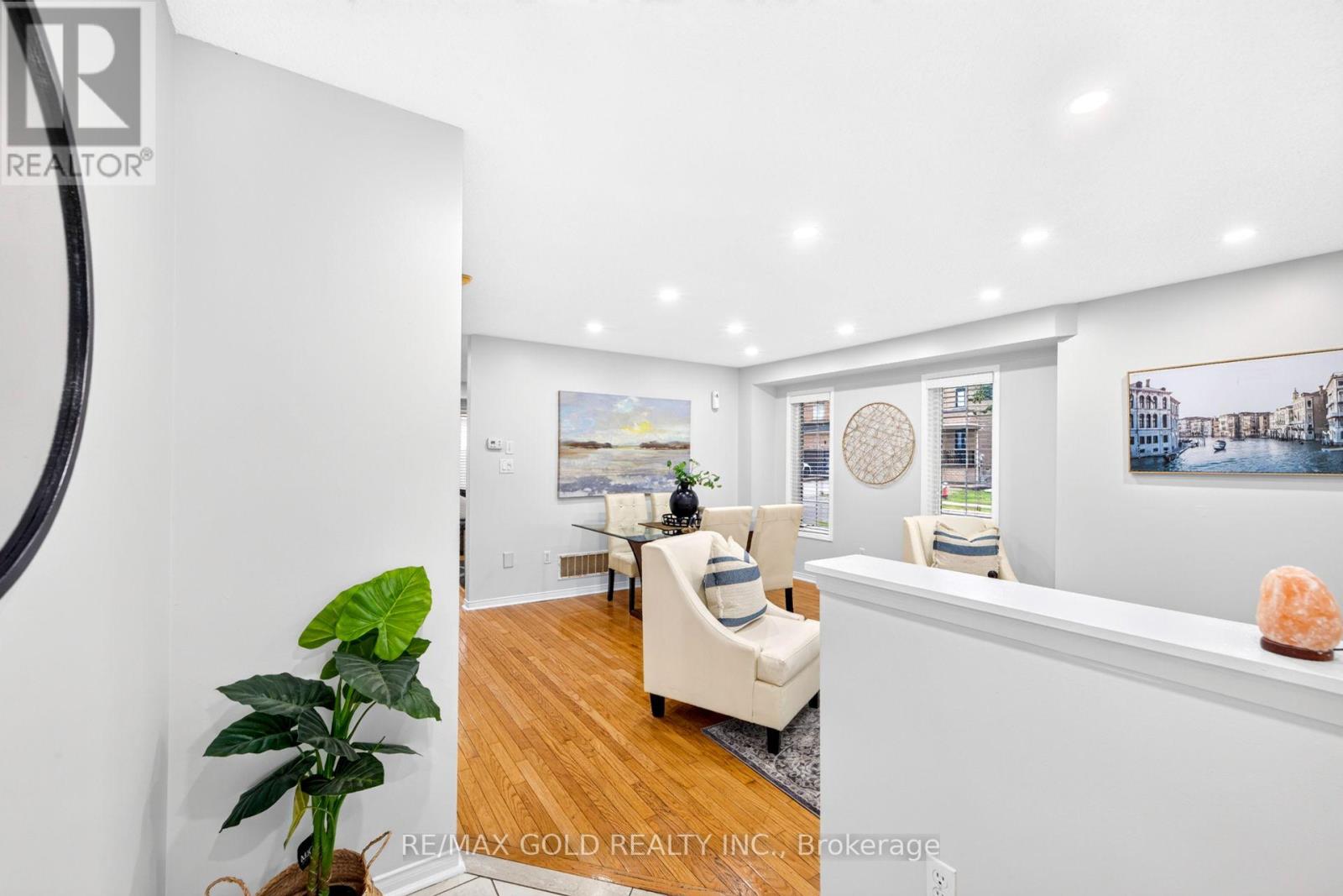 52 JUNCTION CRESCENT - 10