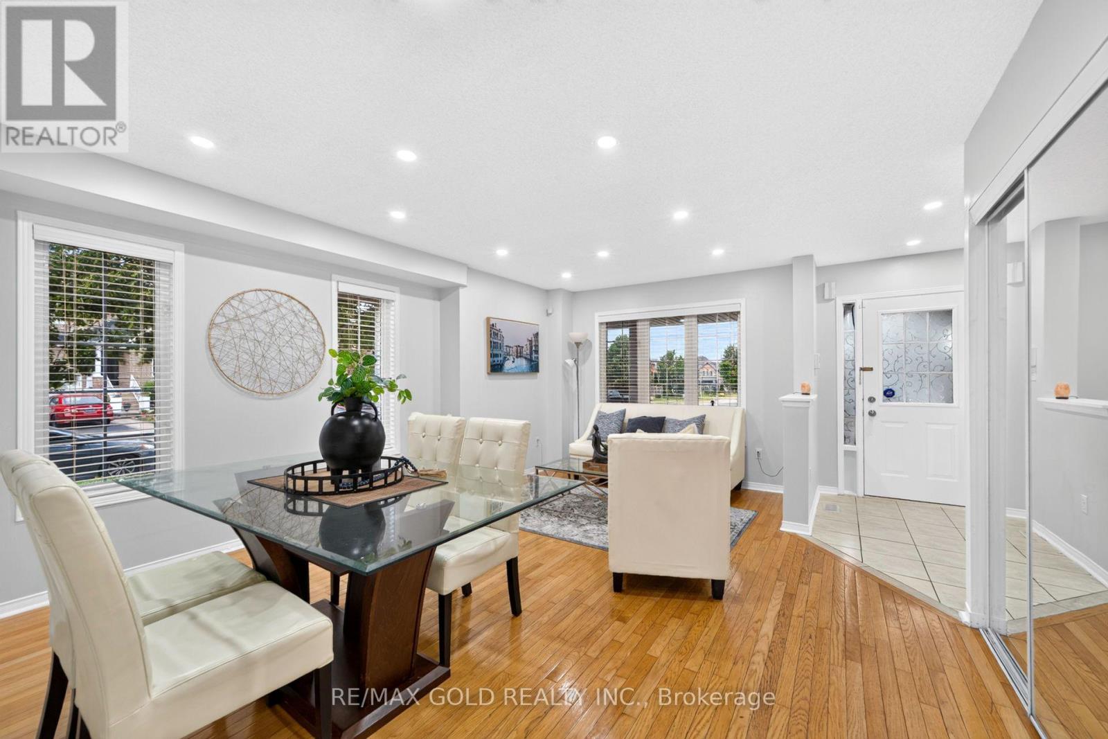 52 JUNCTION CRESCENT - 13