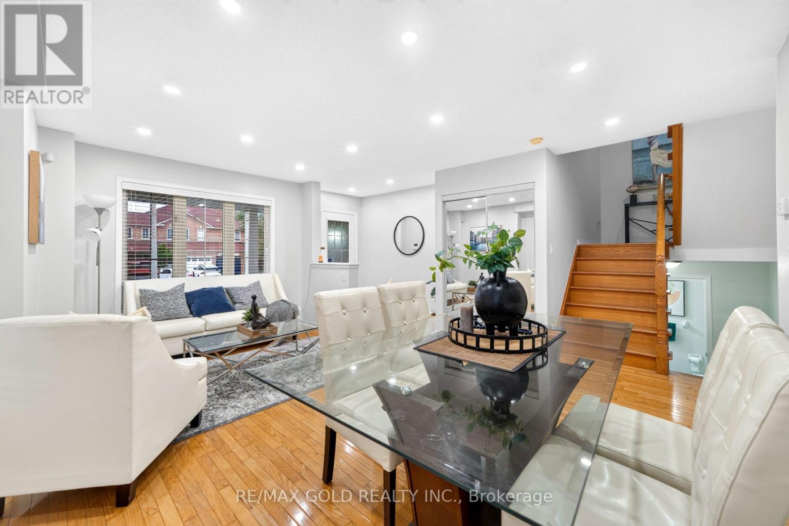 52 JUNCTION CRESCENT - 15
