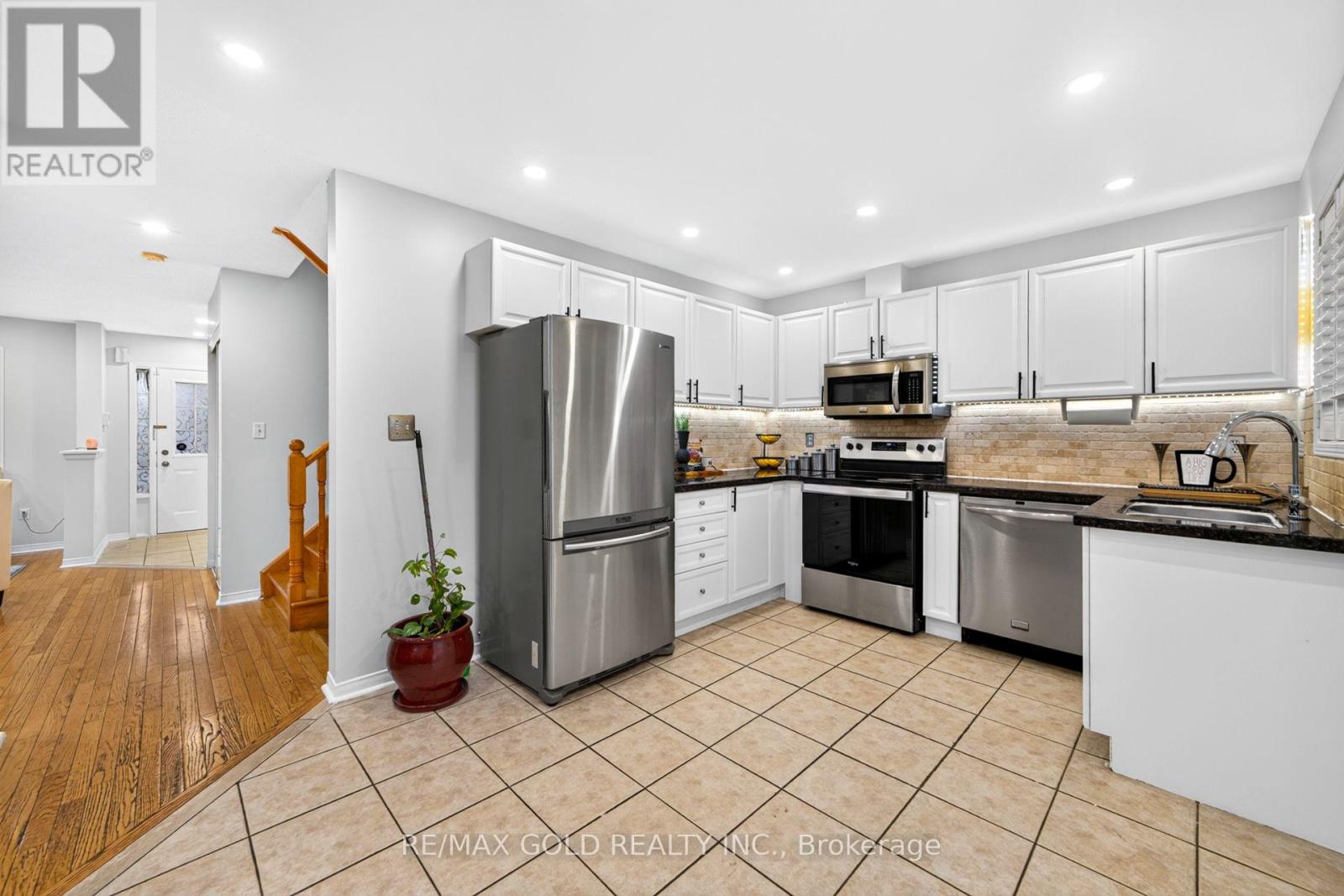 52 JUNCTION CRESCENT - 19