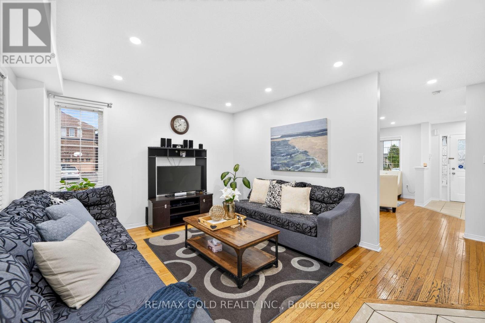 52 JUNCTION CRESCENT - 18