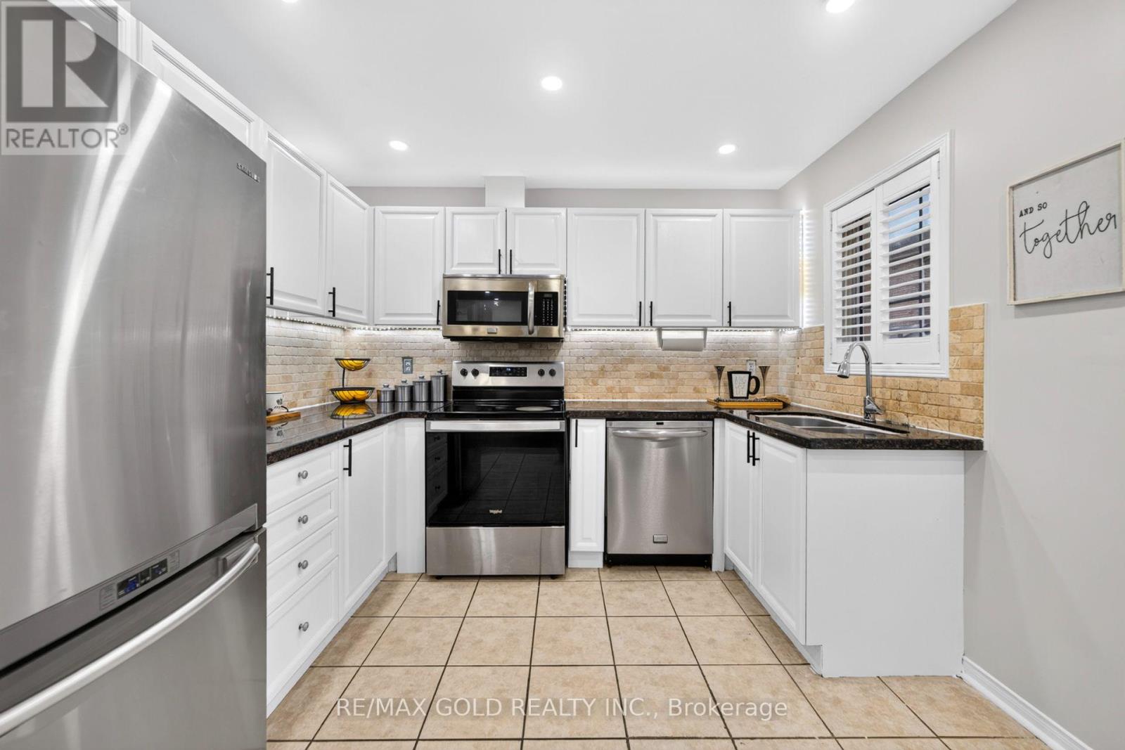 52 JUNCTION CRESCENT - 24