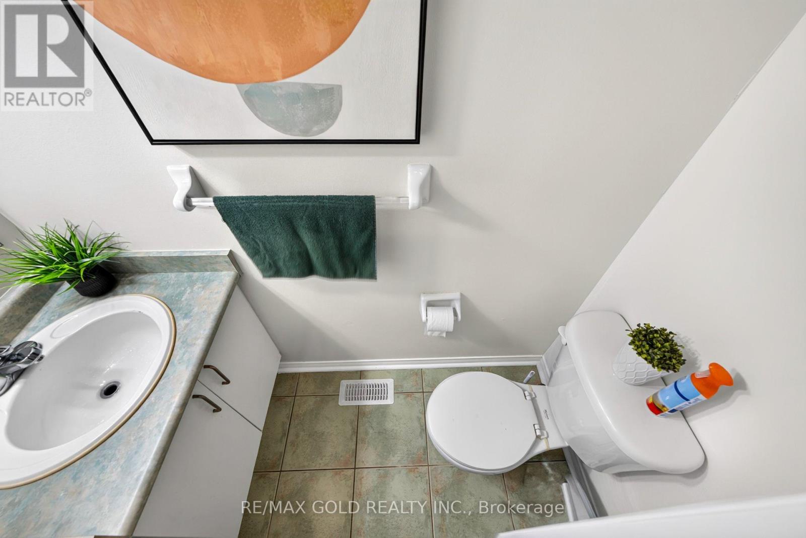 52 JUNCTION CRESCENT - 16