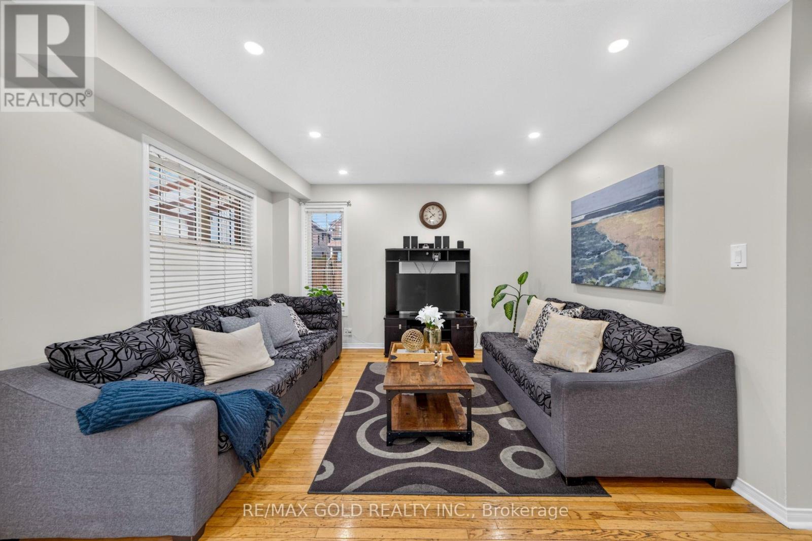 52 JUNCTION CRESCENT - 17
