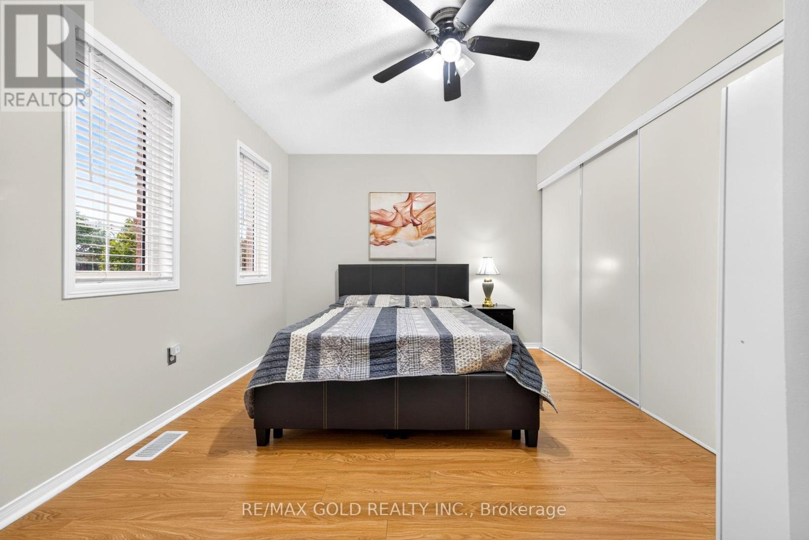 52 JUNCTION CRESCENT - 31