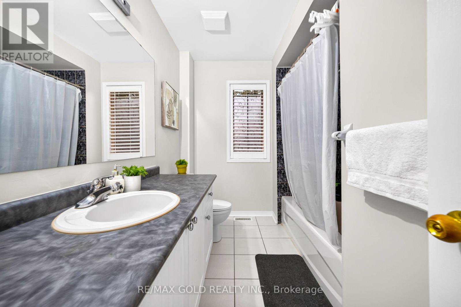 52 JUNCTION CRESCENT - 33