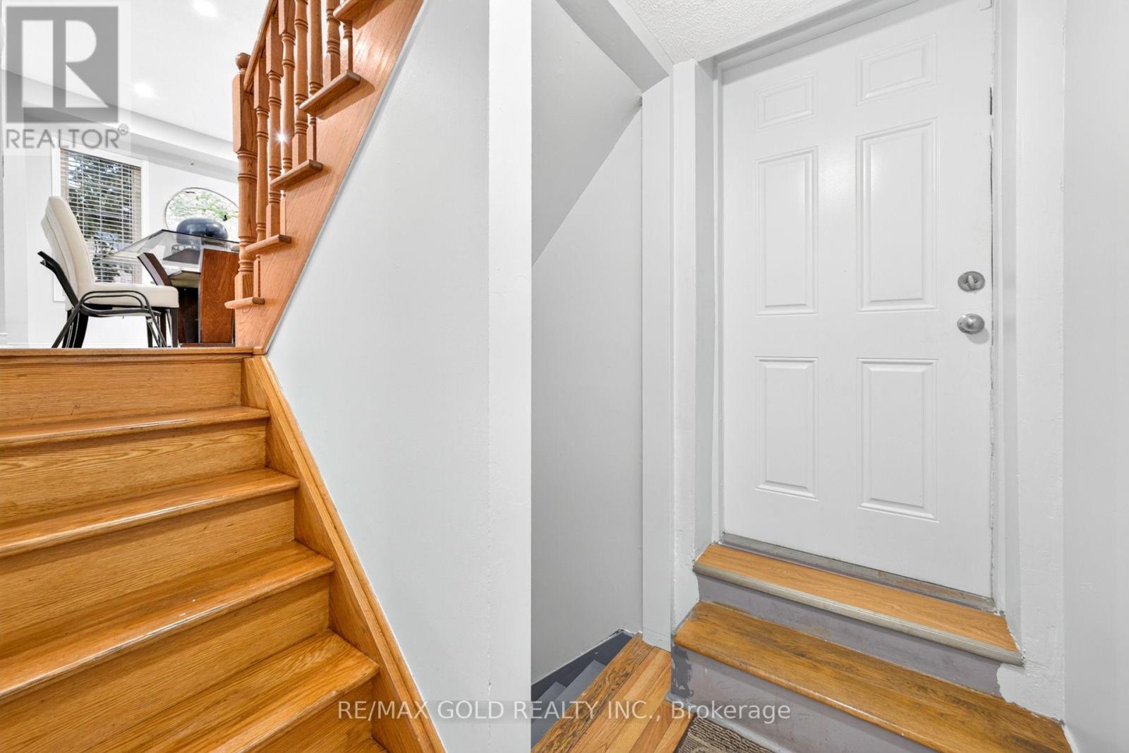52 JUNCTION CRESCENT - 37