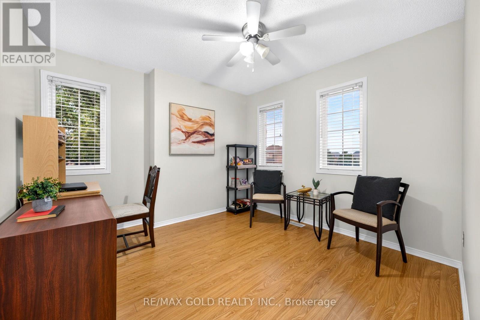52 JUNCTION CRESCENT - 35
