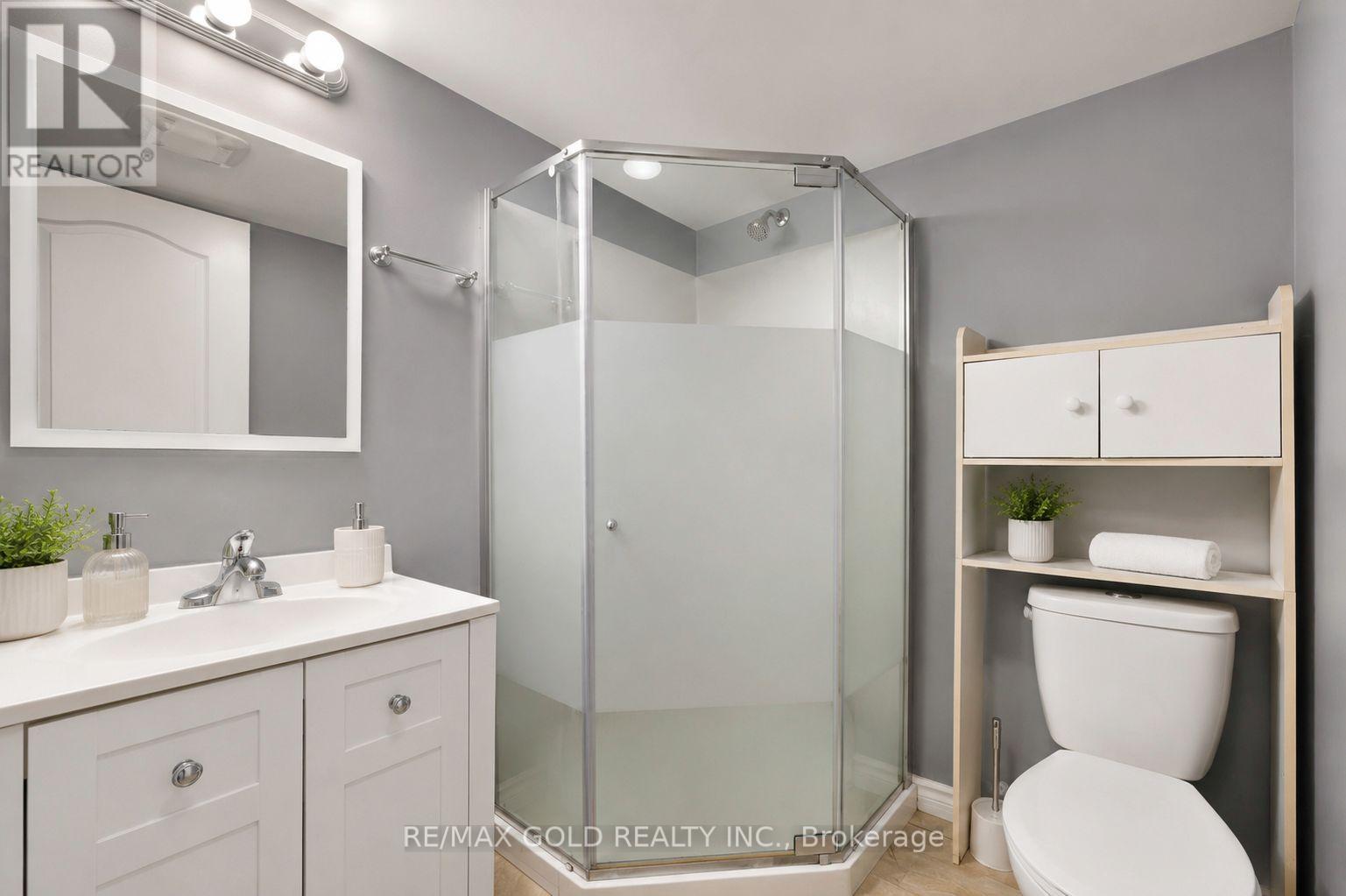 52 JUNCTION CRESCENT - 44