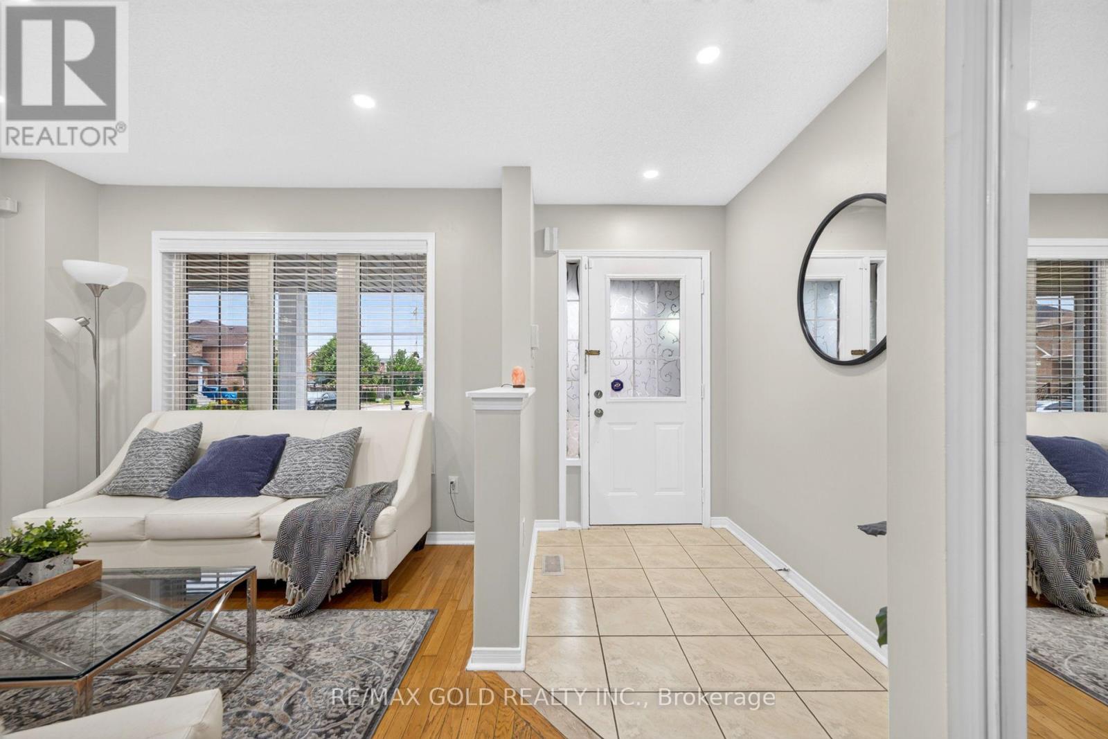 52 JUNCTION CRESCENT - 9