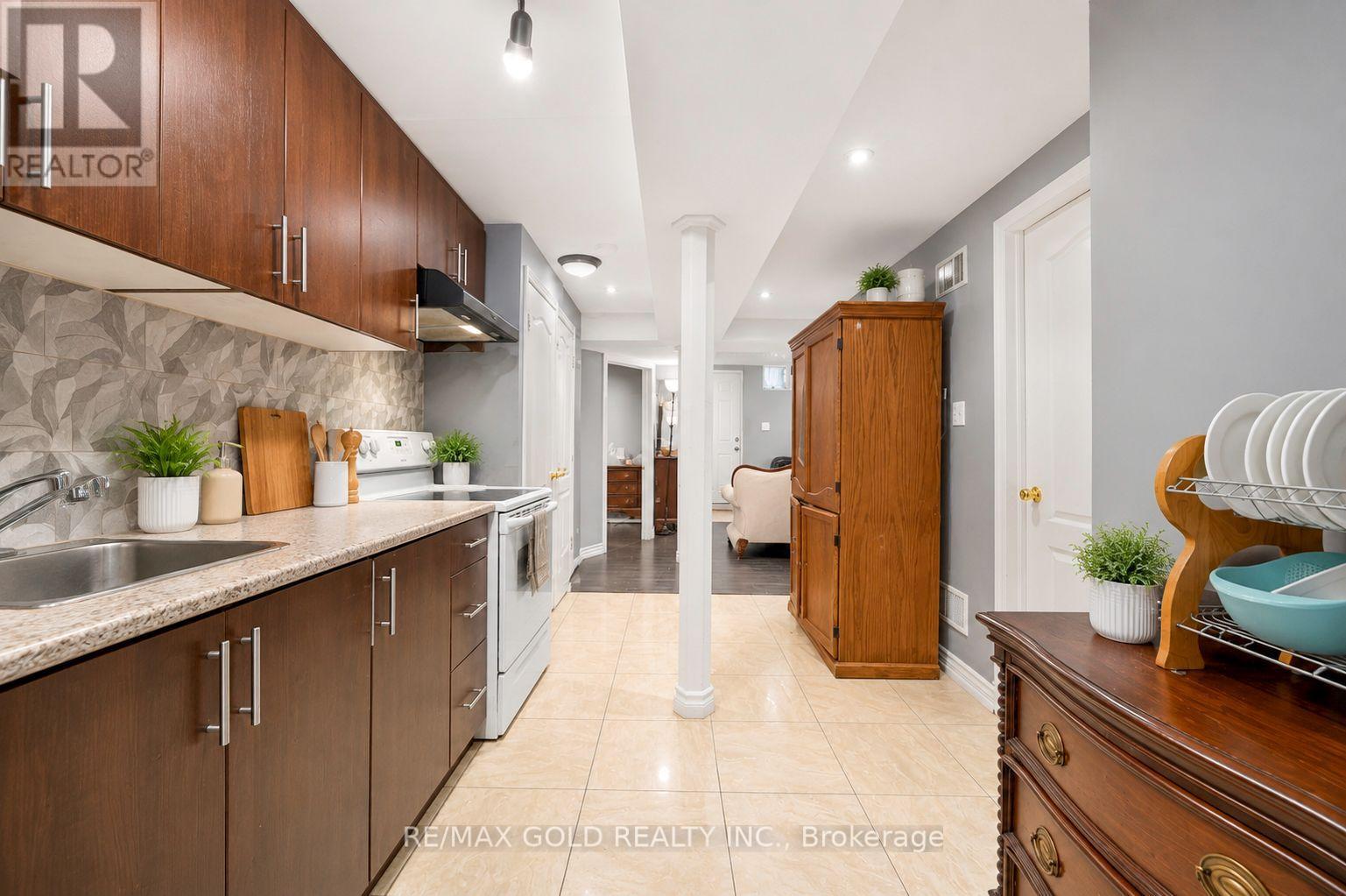 52 JUNCTION CRESCENT - 41
