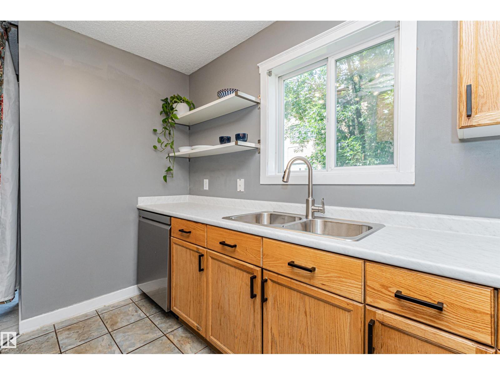 #134 10909 106 ST NW - 26