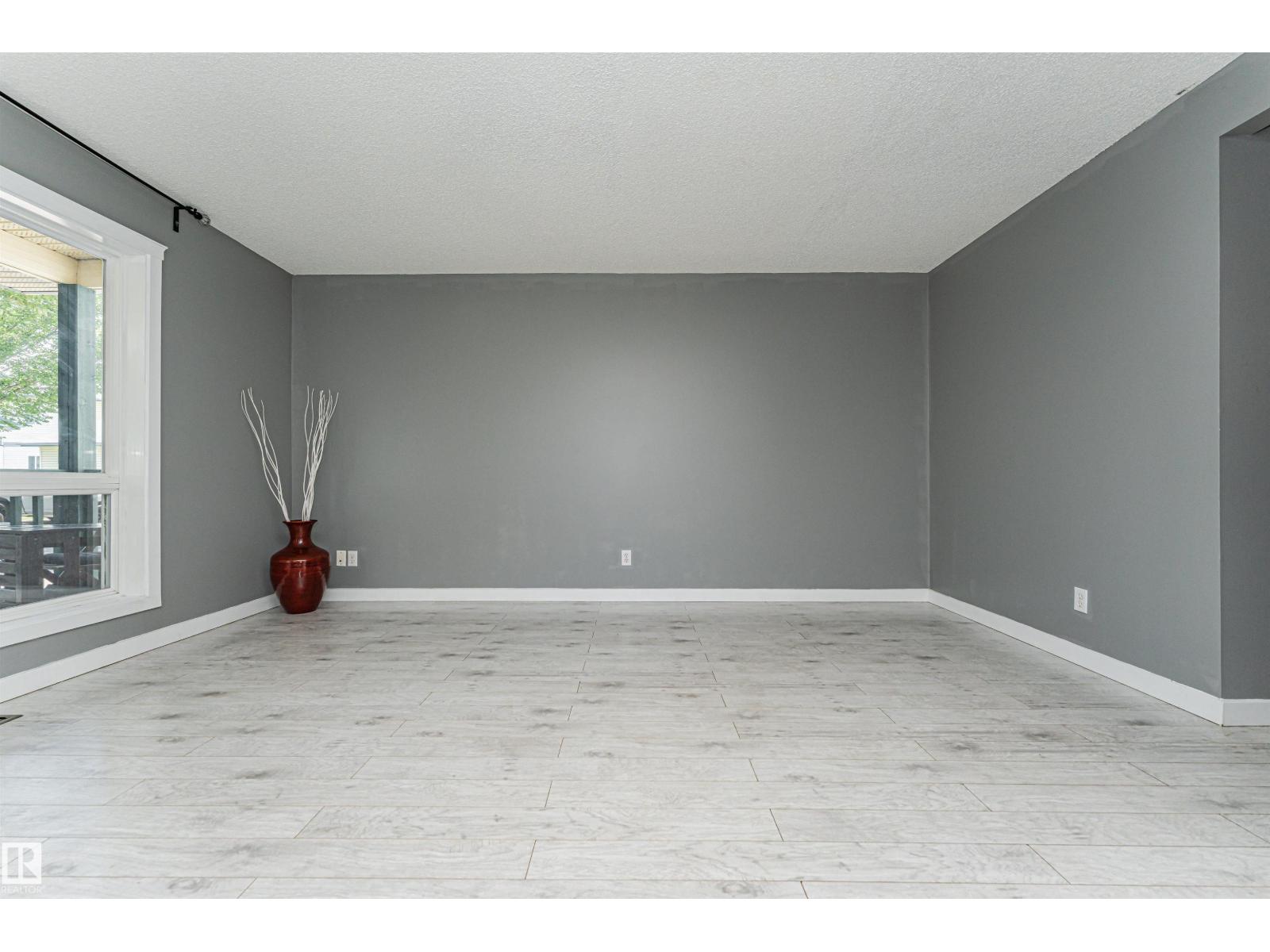 #134 10909 106 ST NW - 12