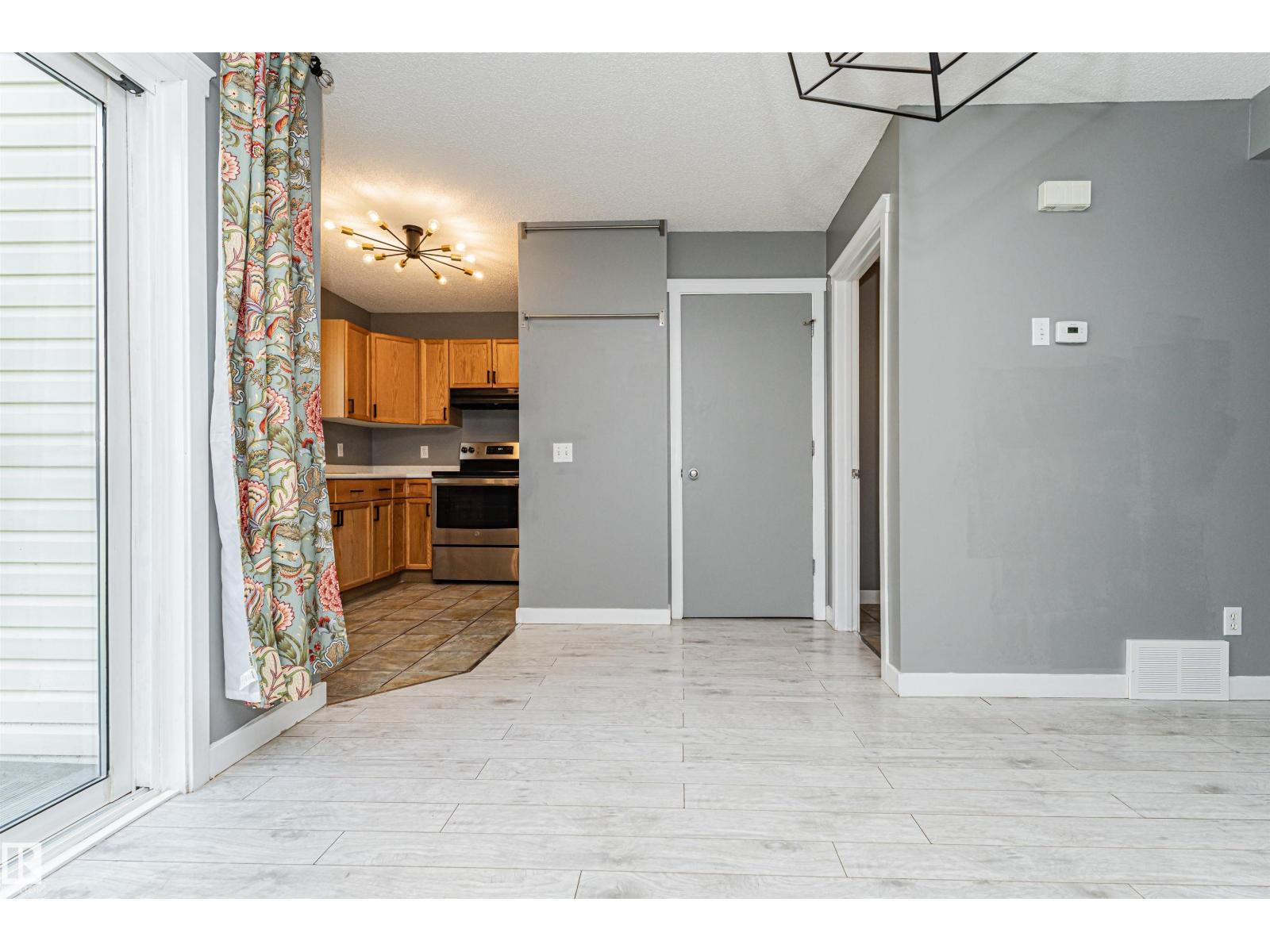 #134 10909 106 ST NW - 21