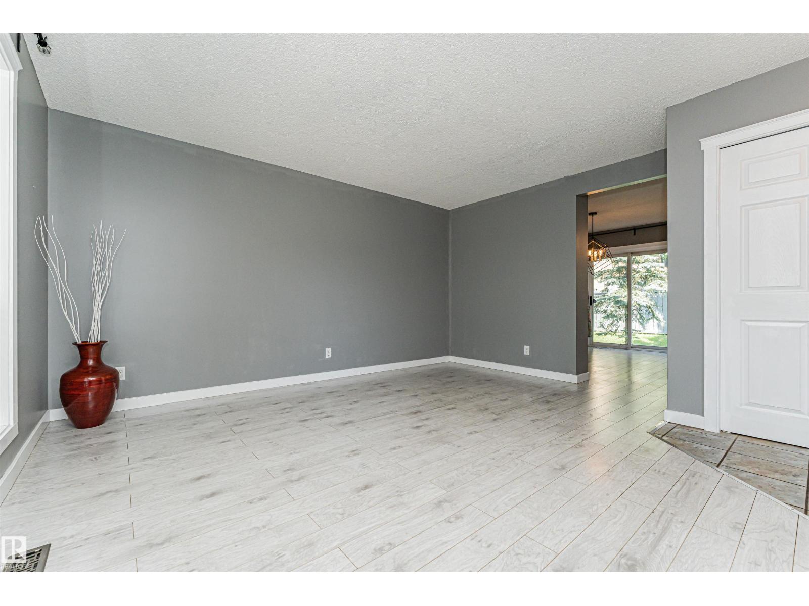 #134 10909 106 ST NW - 13
