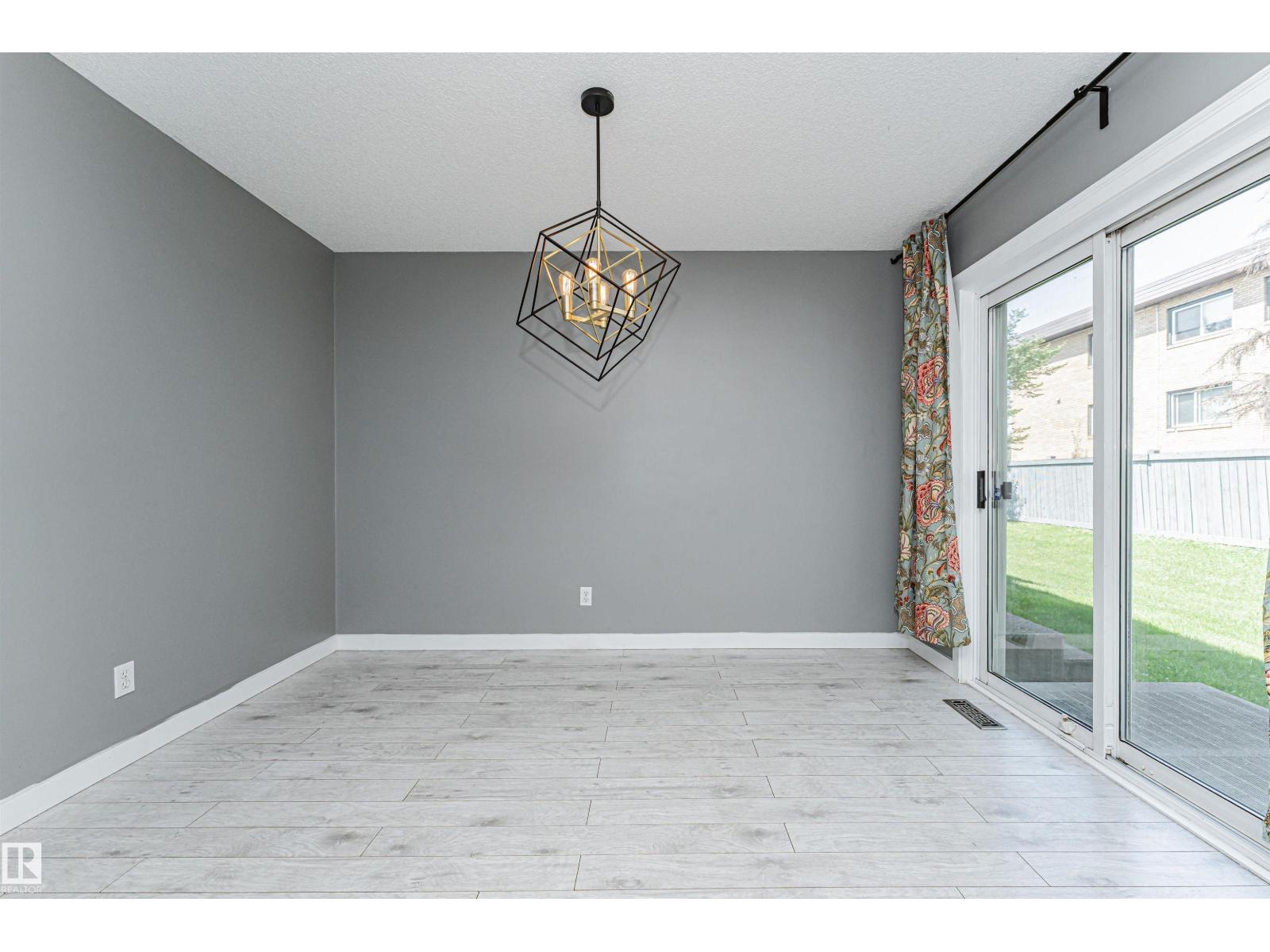 #134 10909 106 ST NW - 19