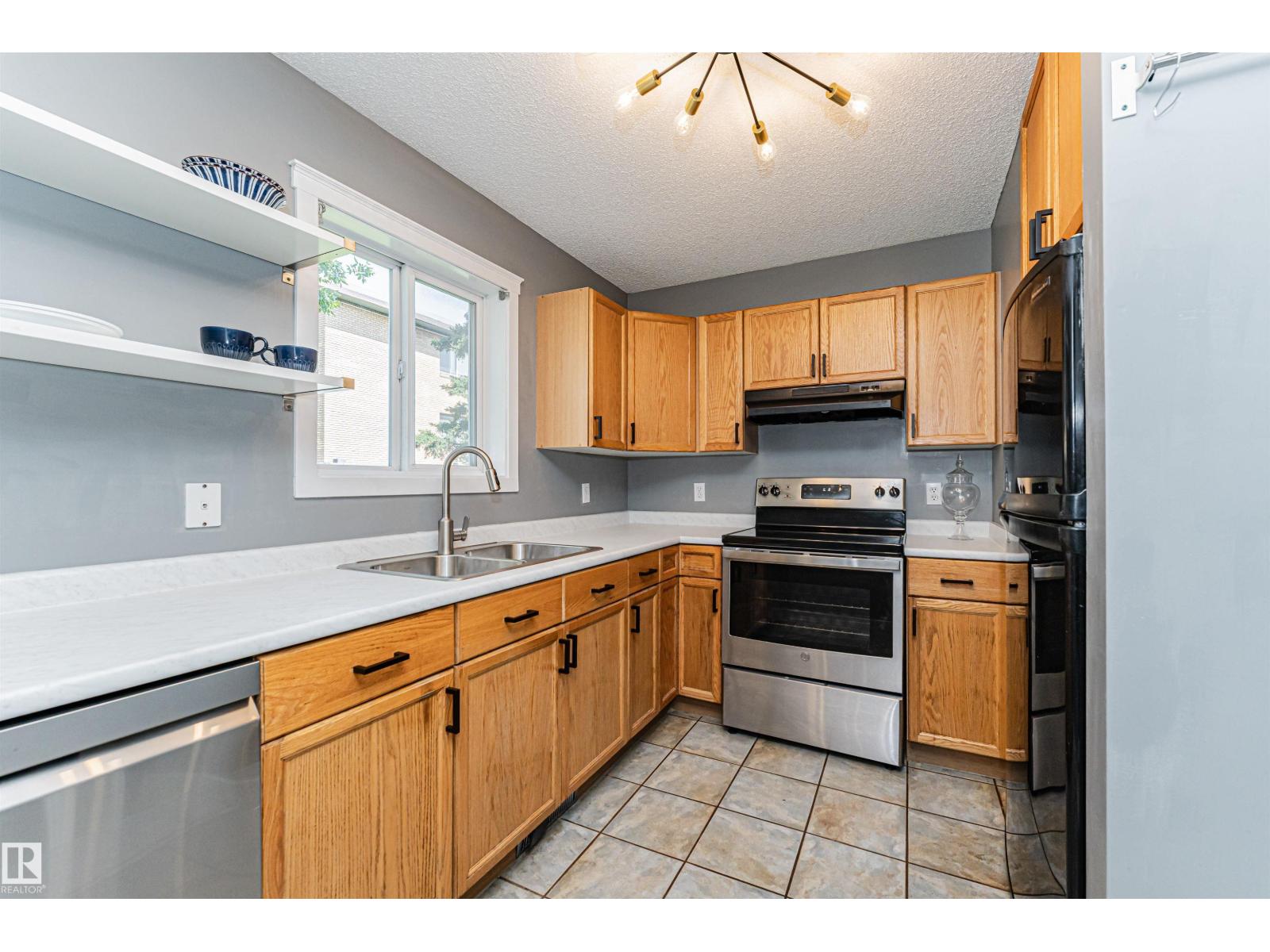 #134 10909 106 ST NW - 25
