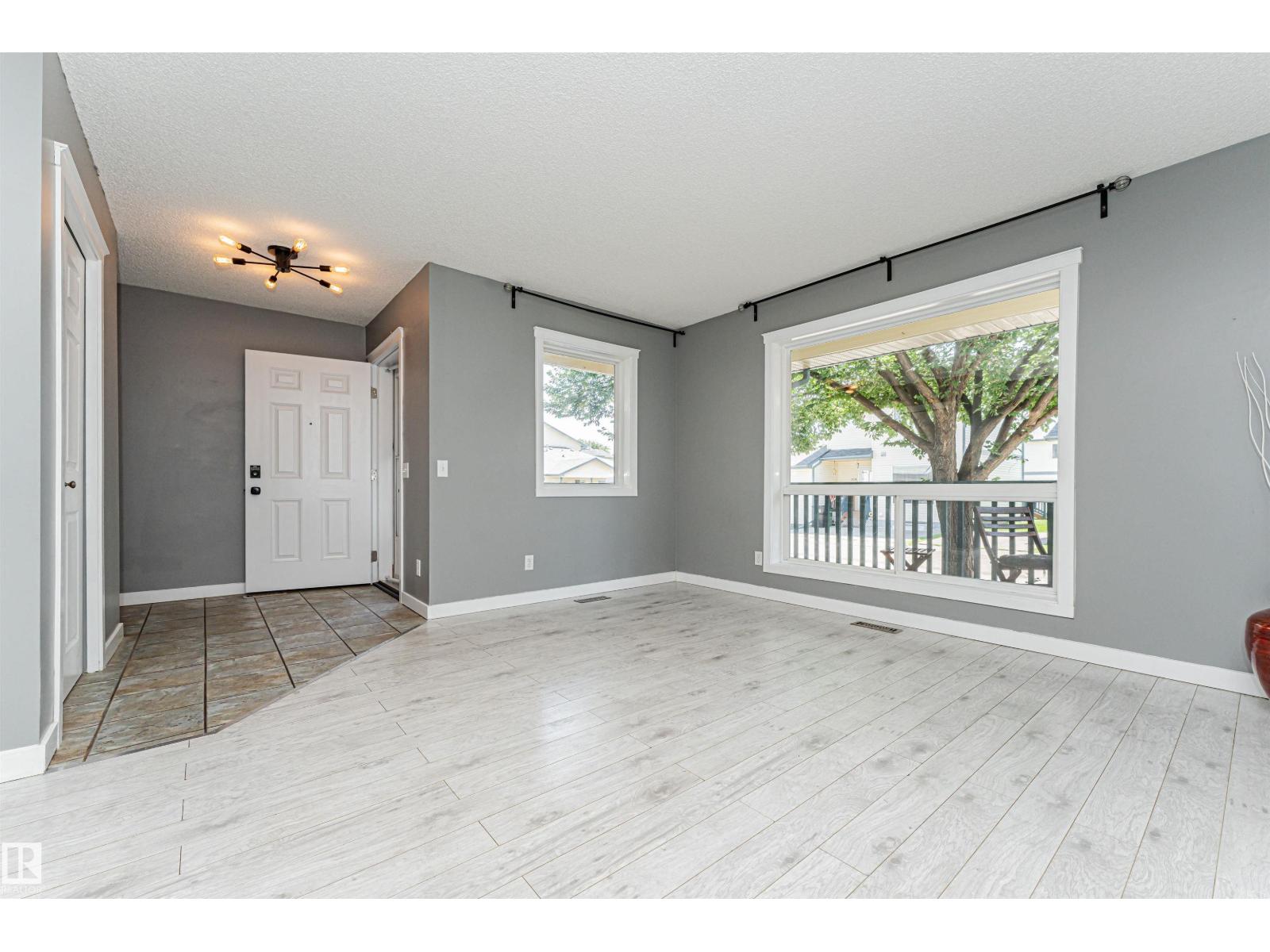 #134 10909 106 ST NW - 4