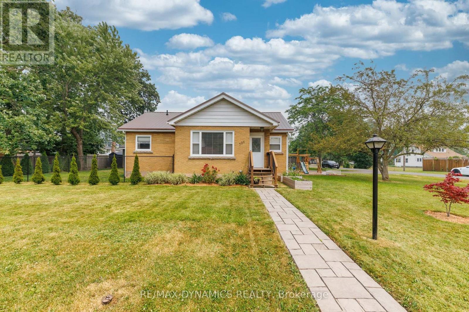 586 LAKESIDE ROAD - 1