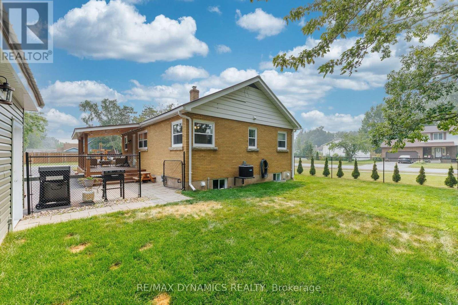 586 LAKESIDE ROAD - 10