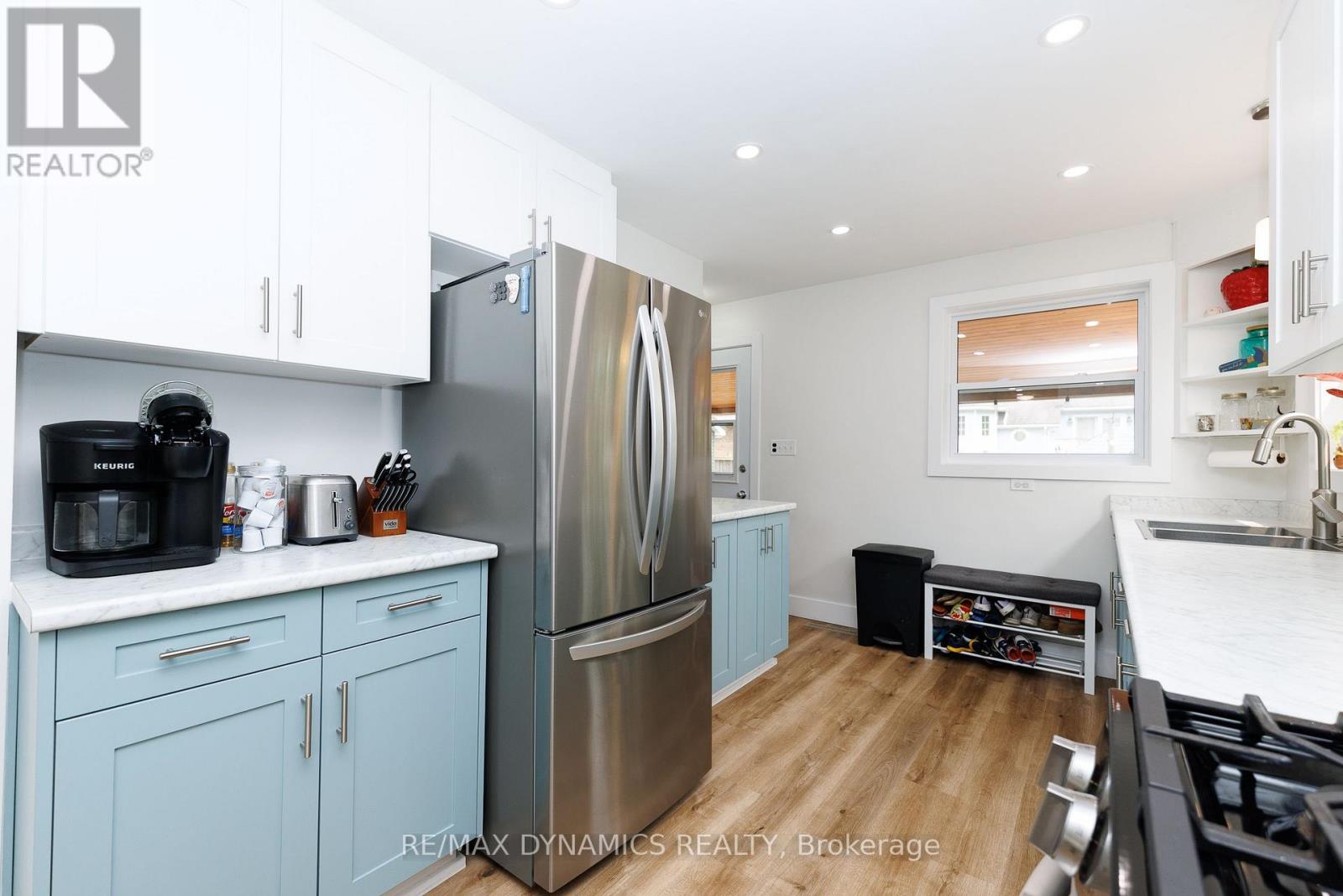 586 LAKESIDE ROAD - 12