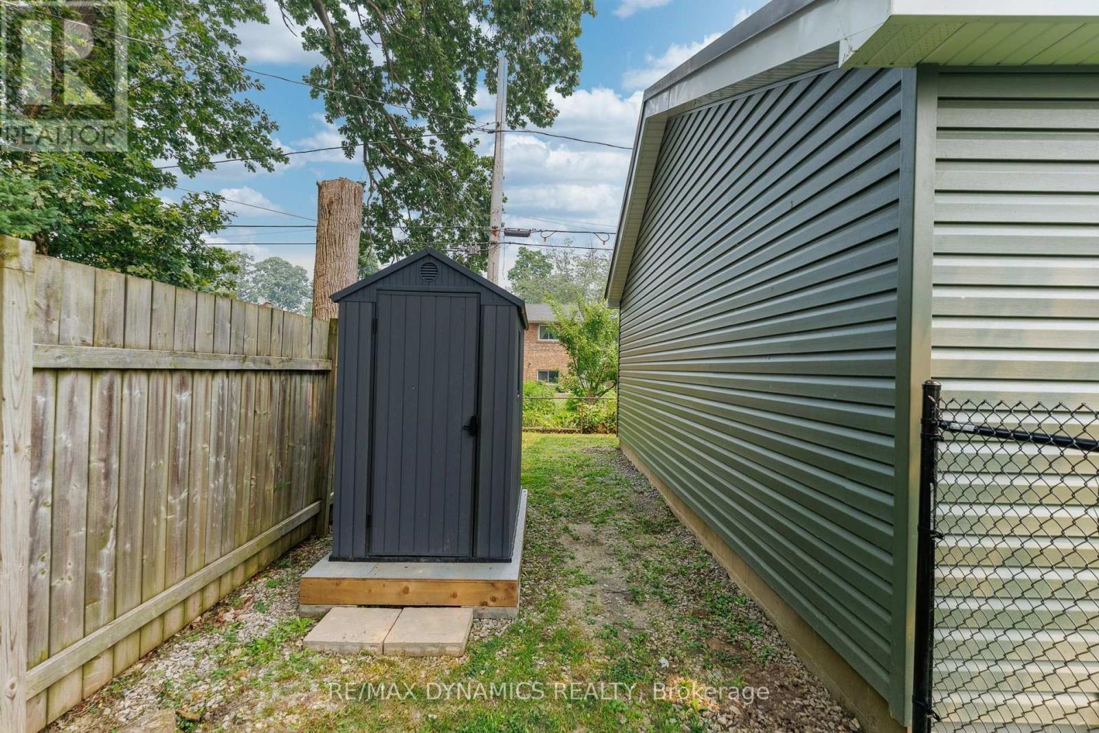 586 LAKESIDE ROAD - 13