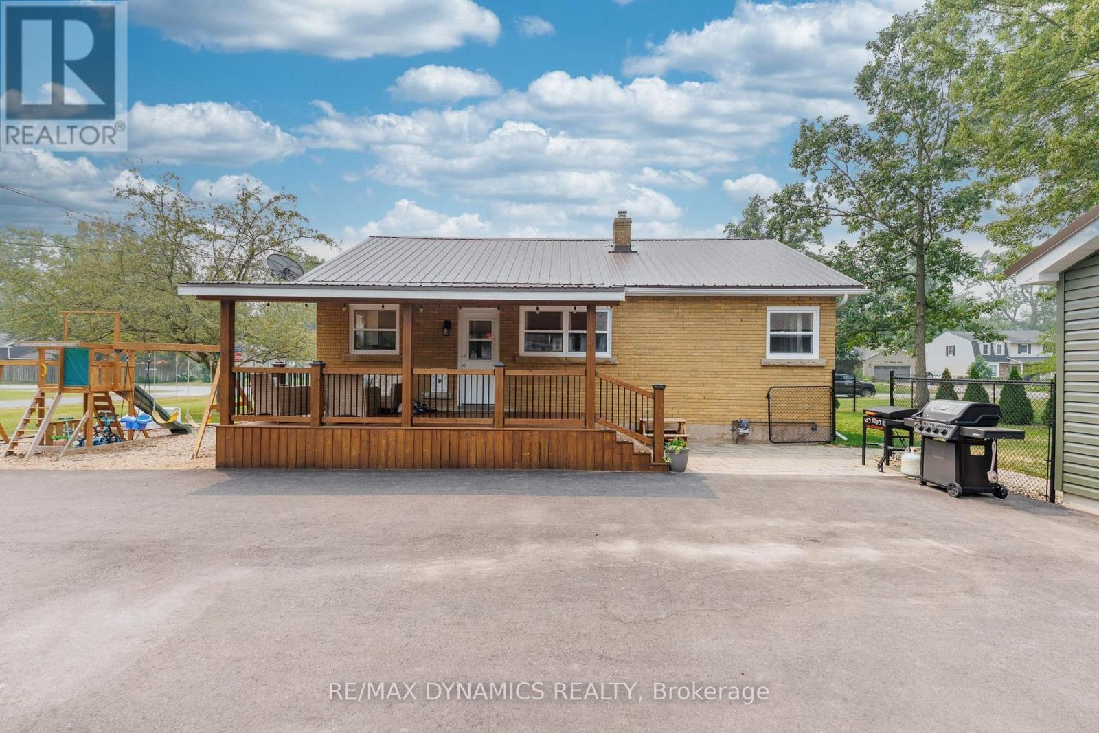 586 LAKESIDE ROAD - 14