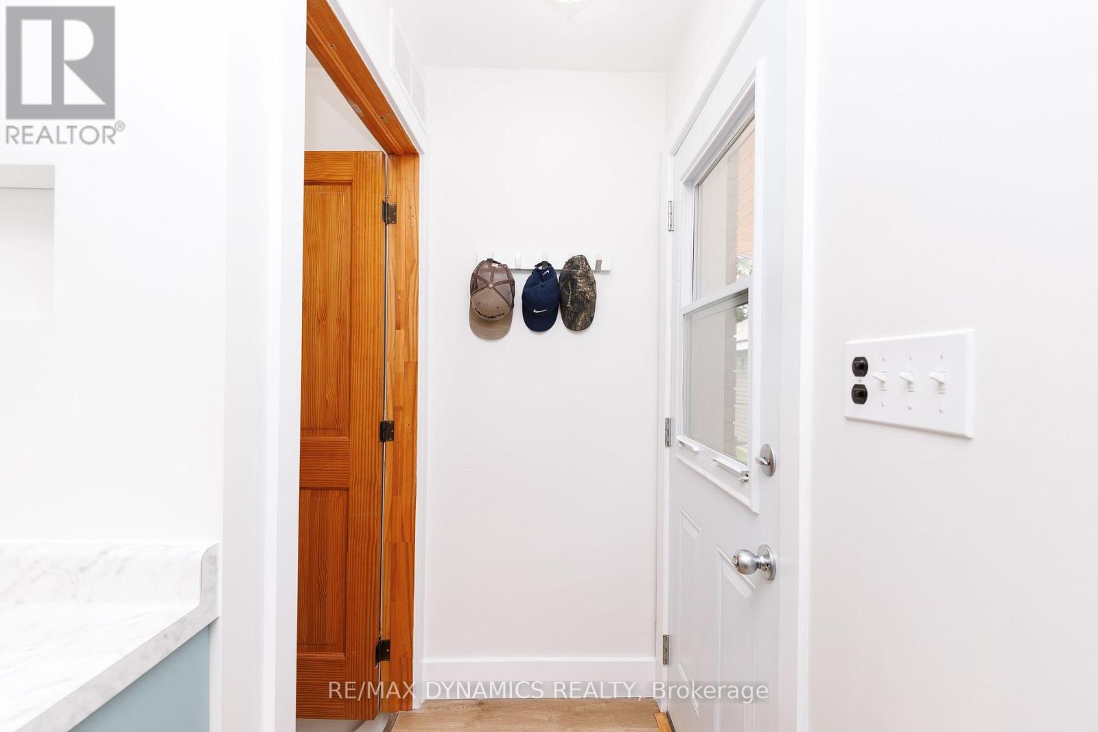 586 LAKESIDE ROAD - 17