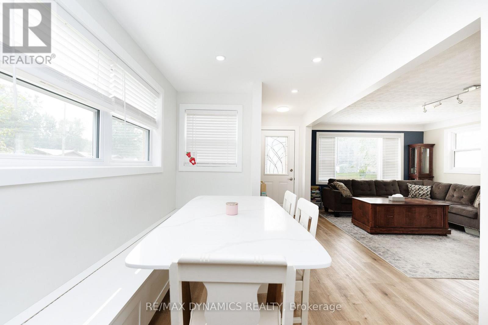 586 LAKESIDE ROAD - 22