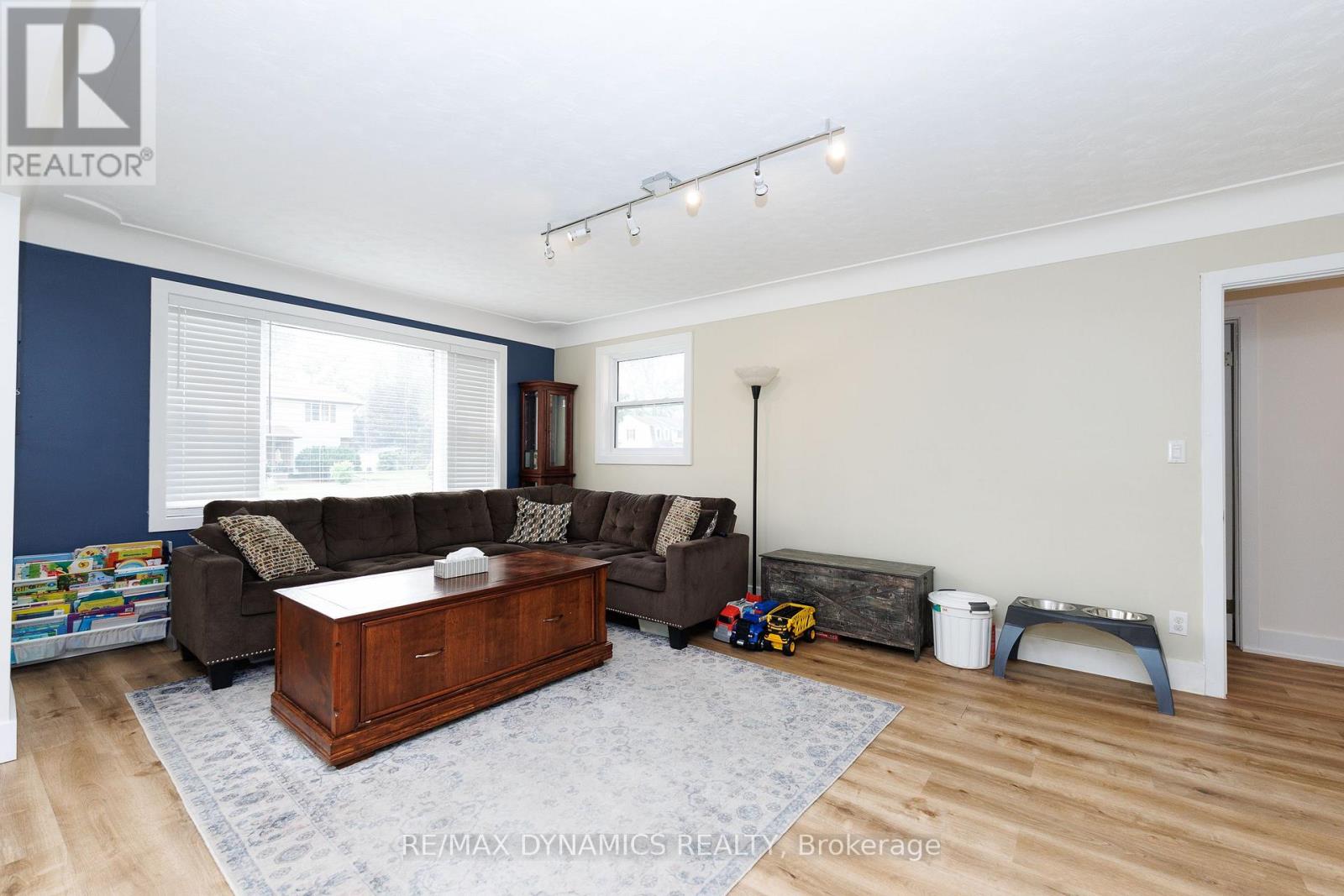 586 LAKESIDE ROAD - 24