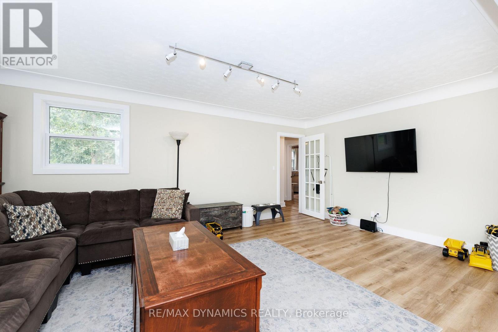 586 LAKESIDE ROAD - 25