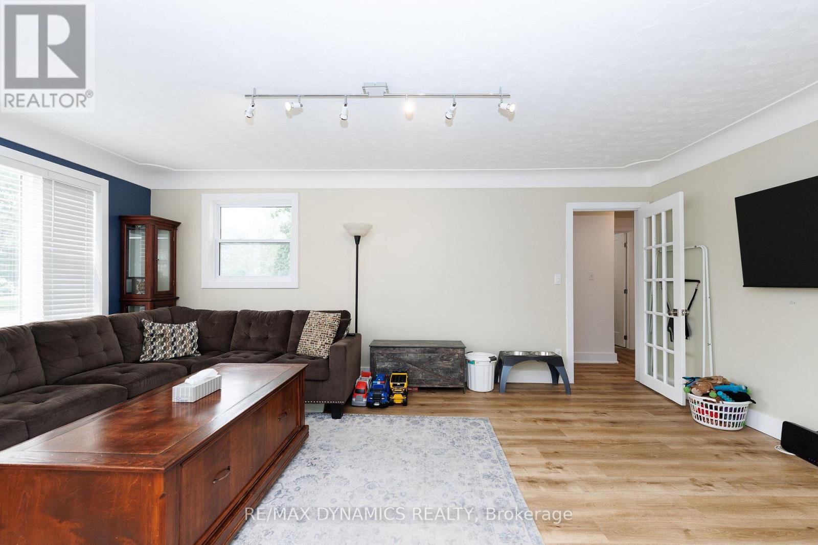 586 LAKESIDE ROAD - 26