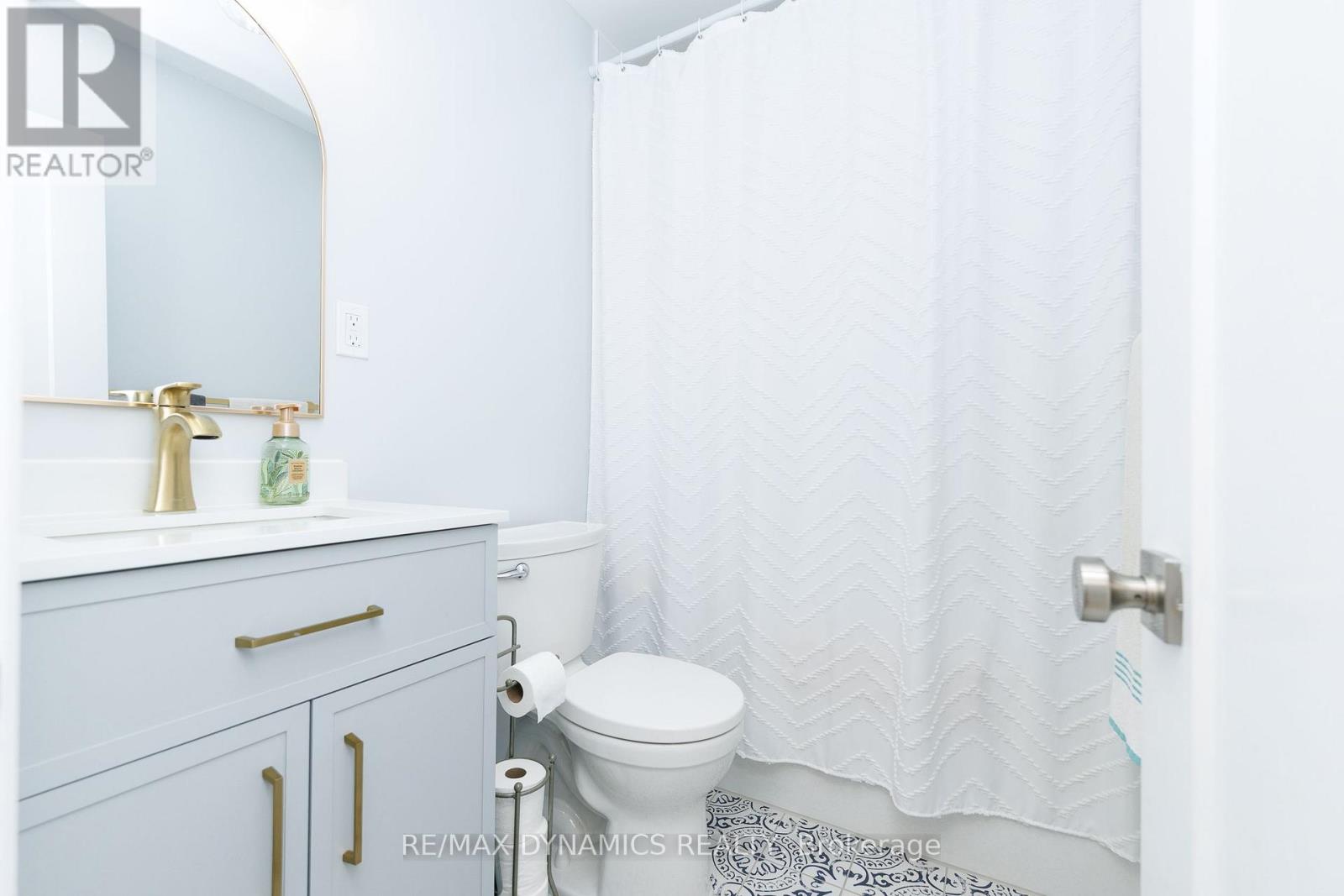 586 LAKESIDE ROAD - 29