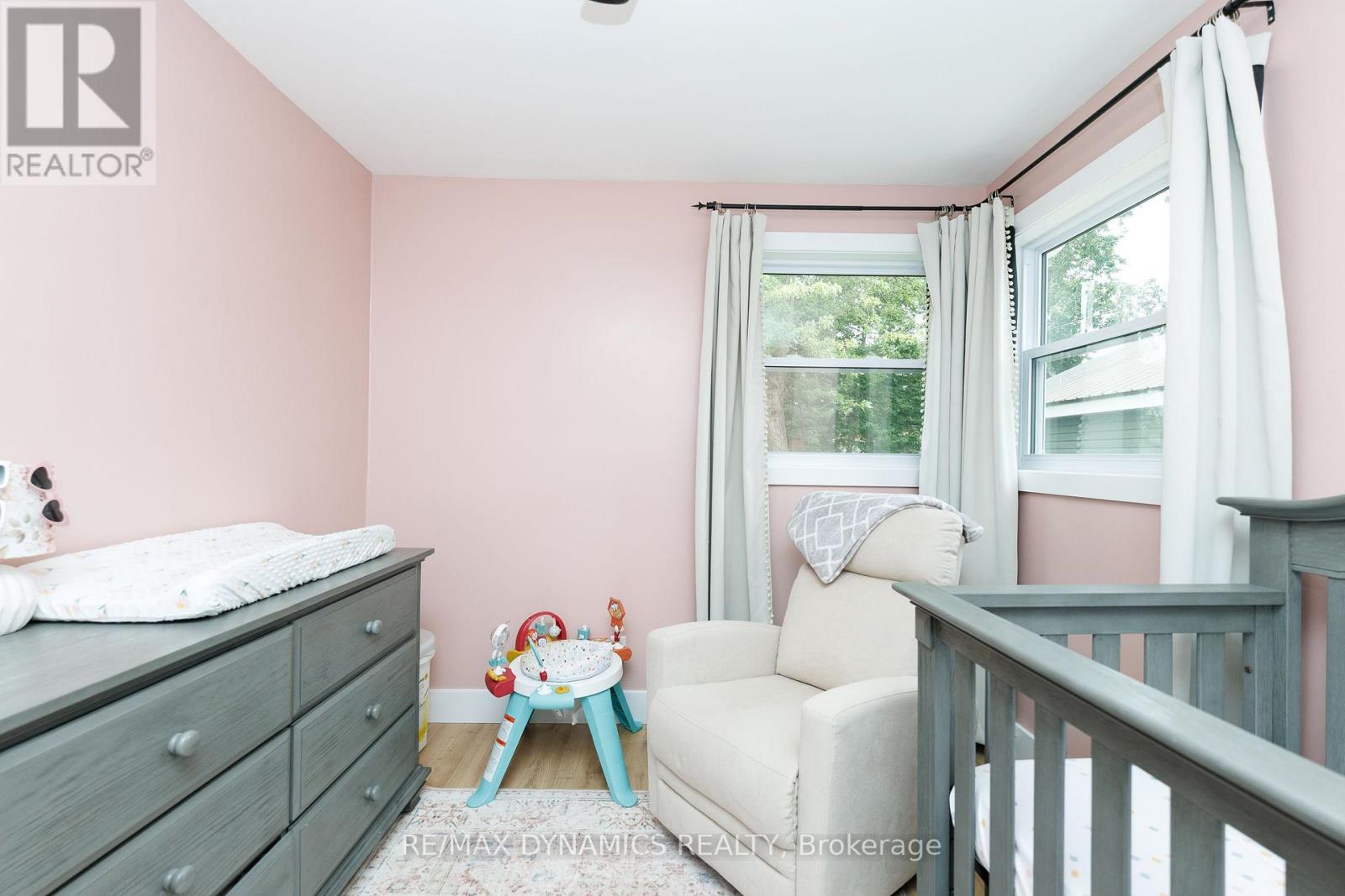 586 LAKESIDE ROAD - 32