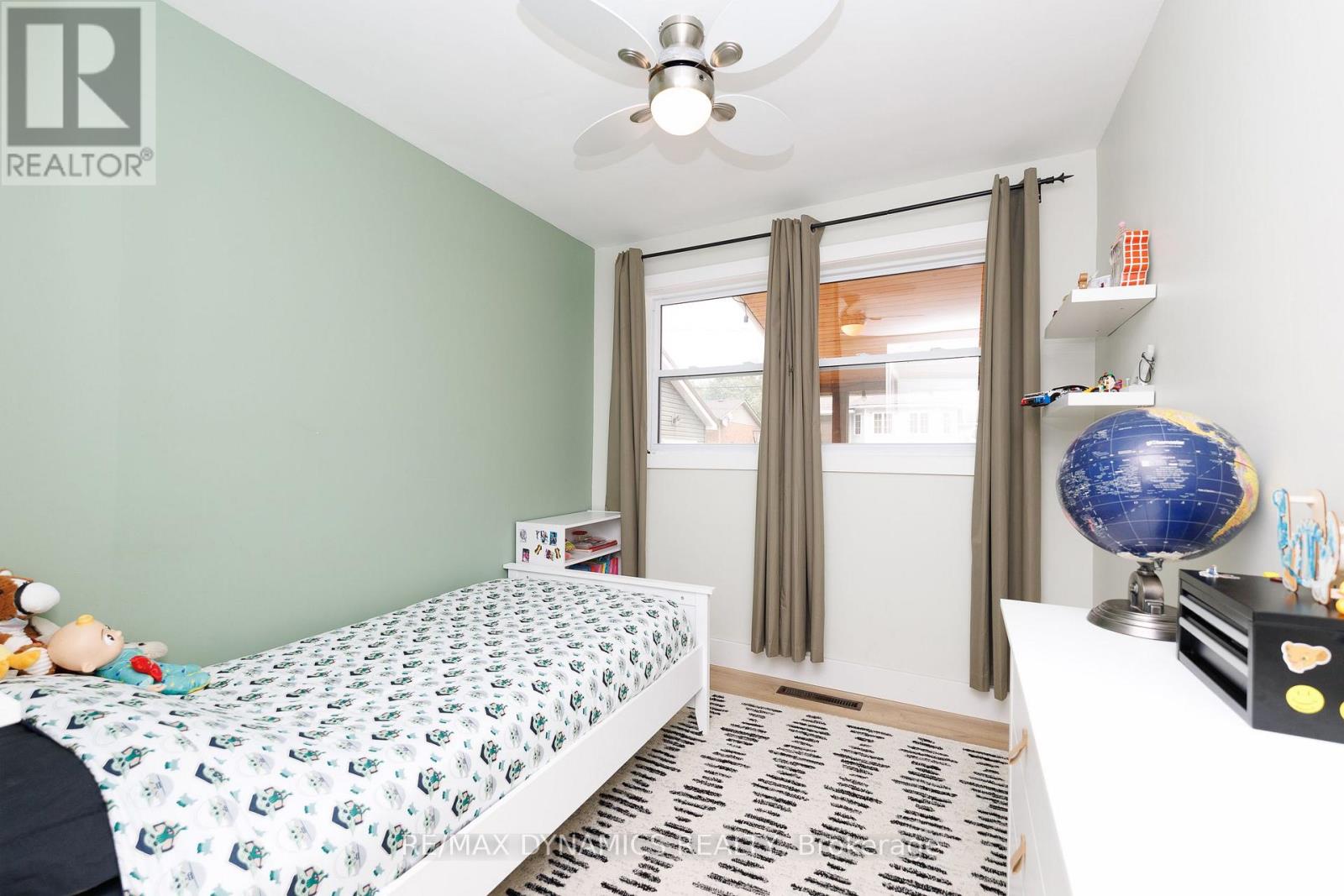 586 LAKESIDE ROAD - 34