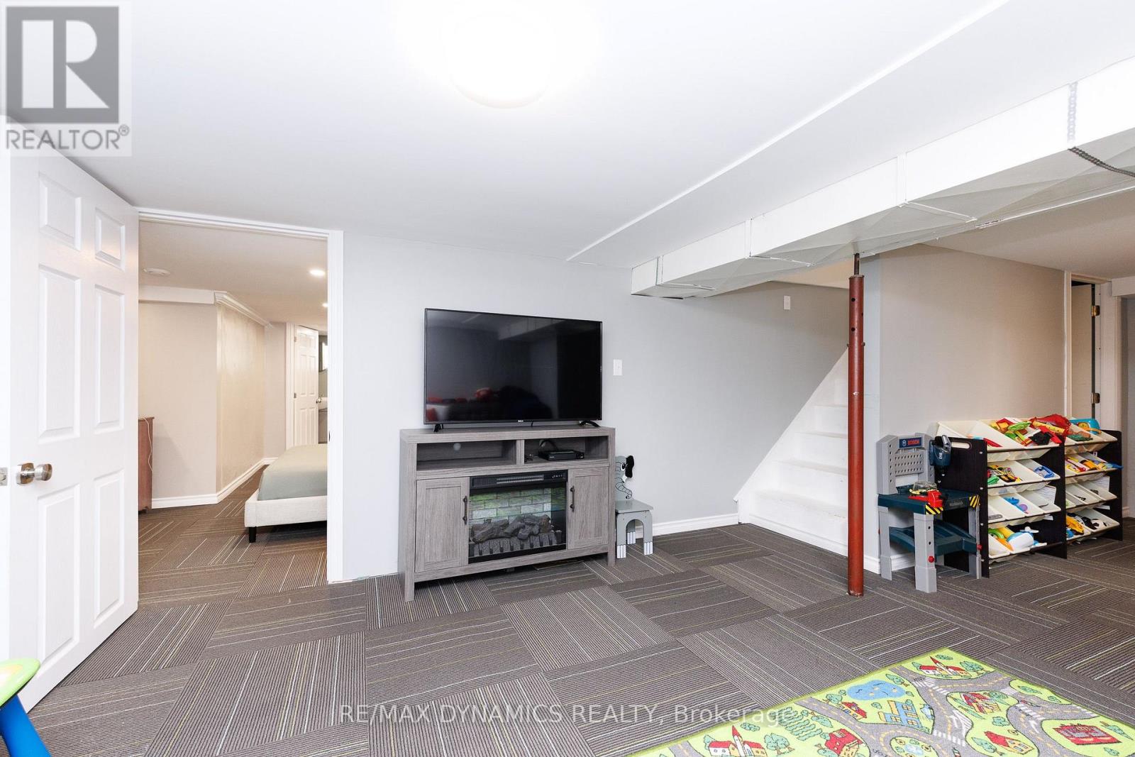 586 LAKESIDE ROAD - 39