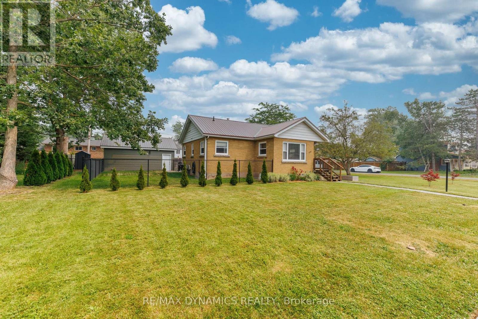 586 LAKESIDE ROAD - 4